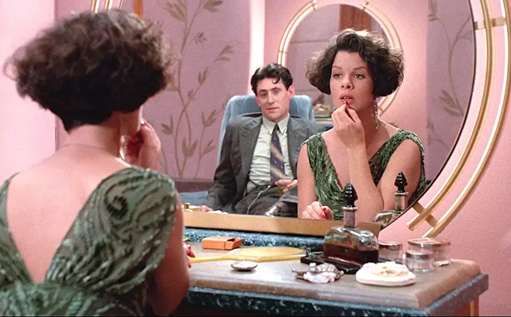 「ミラーズ・クロッシング」ガブリエル・バーン & マーシャ・ゲイ・ハーデンの画像