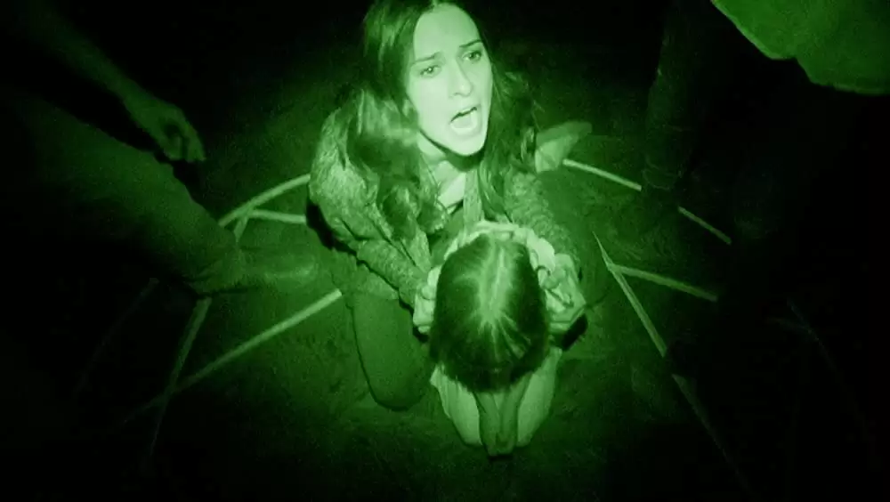 「パラノーマル・アクティビティ5」ブリット・ショウ & アイビー・ジョージの画像