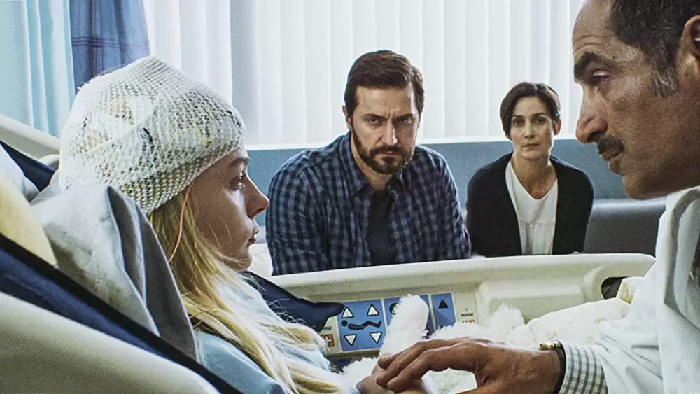 「彼女が目覚めるその日まで」キャリー＝アン・モス & リチャード・アーミテージ & クロエ・グレース・モレッツの画像