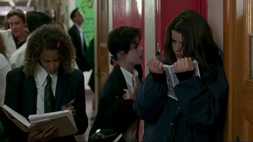 「ザ・クラフト」フェアルーザ・バーク & ネーブ・キャンベル & レイチェル・トゥルーの画像