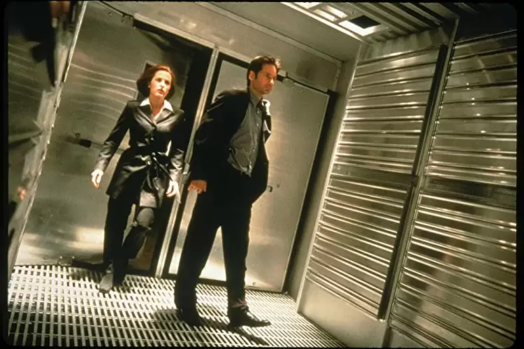 「X-ファイル ザ・ムービー」ジリアン・アンダーソン & デビッド・ドゥカブニーの画像