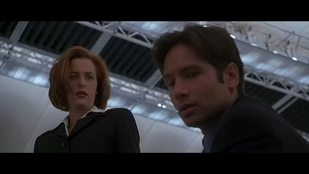 「X-ファイル ザ・ムービー」ジリアン・アンダーソン & デビッド・ドゥカブニーの画像