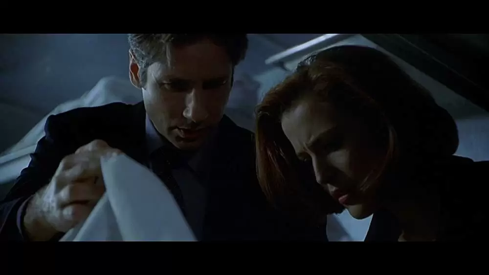 「X-ファイル ザ・ムービー」ジリアン・アンダーソン & デビッド・ドゥカブニーの画像