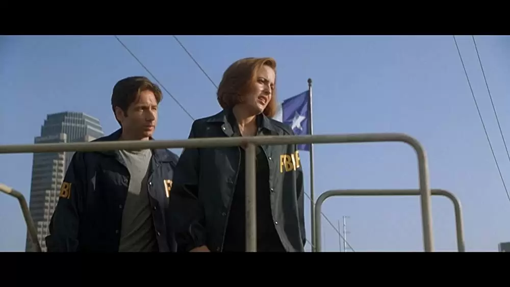 「X-ファイル ザ・ムービー」ジリアン・アンダーソン & デビッド・ドゥカブニーの画像