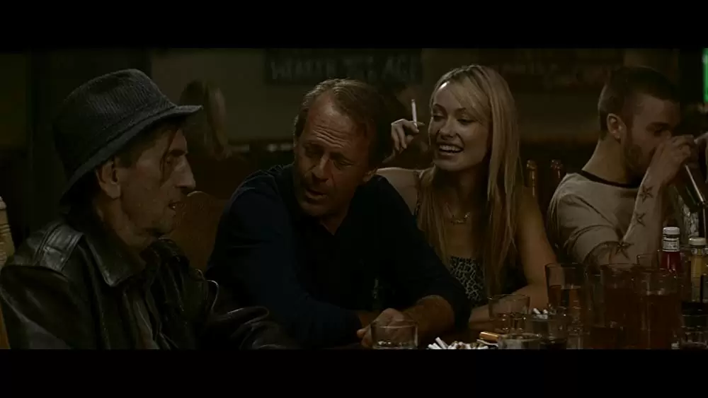 「アルファ・ドッグ 破滅へのカウントダウン」ブルース・ウィリス & ハリー・ディーン・スタントン & オリビア・ワイルドの画像