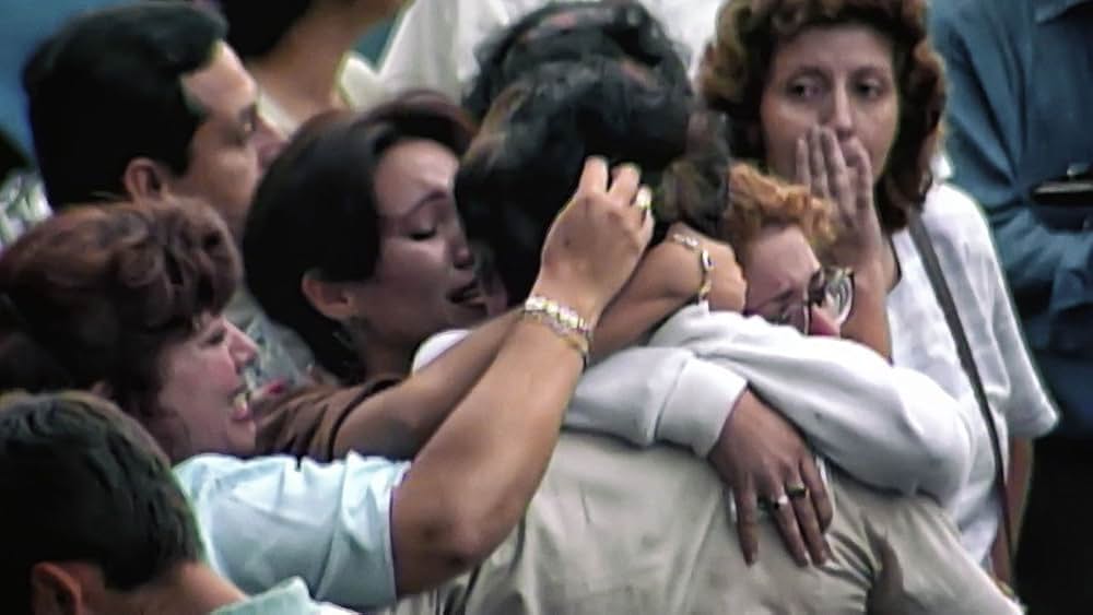 ホステージ：ペルー日本大使公邸占拠事件の写真