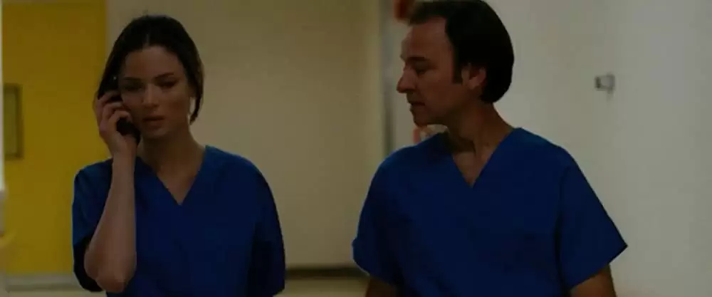 「アウェイク」フィッシャー・スティーブンスの画像