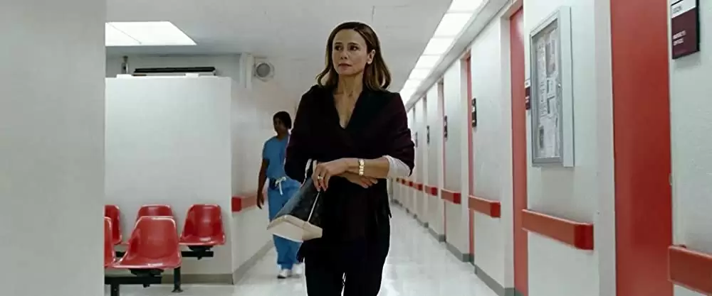 「アウェイク」レナ・オリンの画像