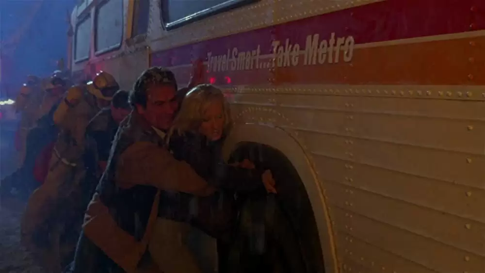 「ボルケーノ」アン・ヘッシュ & トミー・リー・ジョーンズの画像