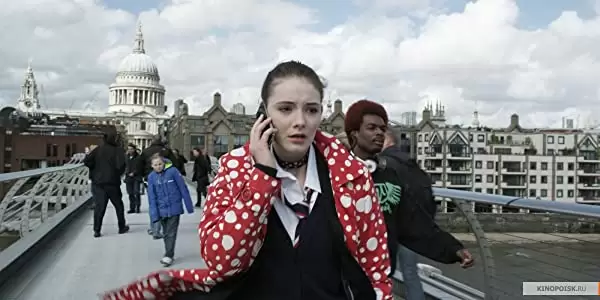 タイムトラベラーの系譜 ルビー・レッドの画像