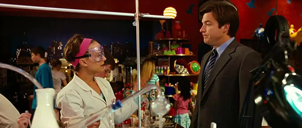 「マゴリアムおじさんの不思議なおもちゃ屋」ナタリー・ポートマン & ジェイソン・ベイトマンの画像