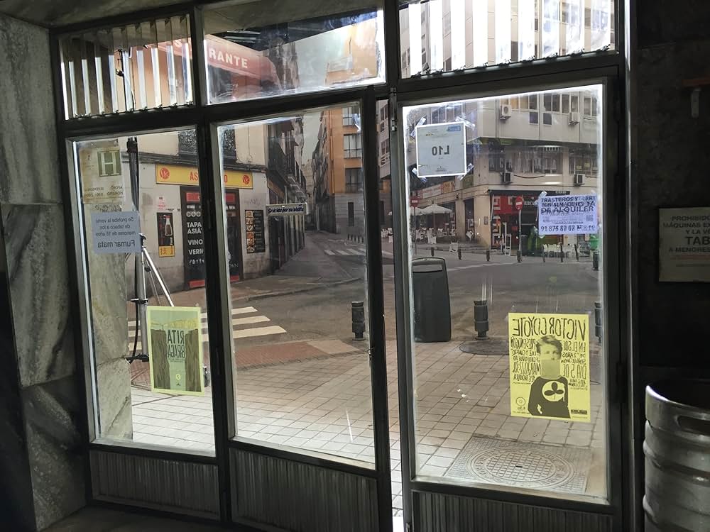 クローズド・バル 街角の狙撃手と8人の標的の画像