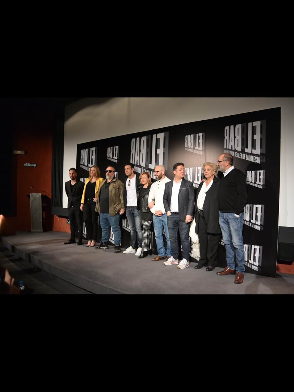 クローズド・バル 街角の狙撃手と8人の標的の画像