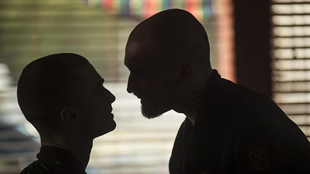 アンダーカバーの画像