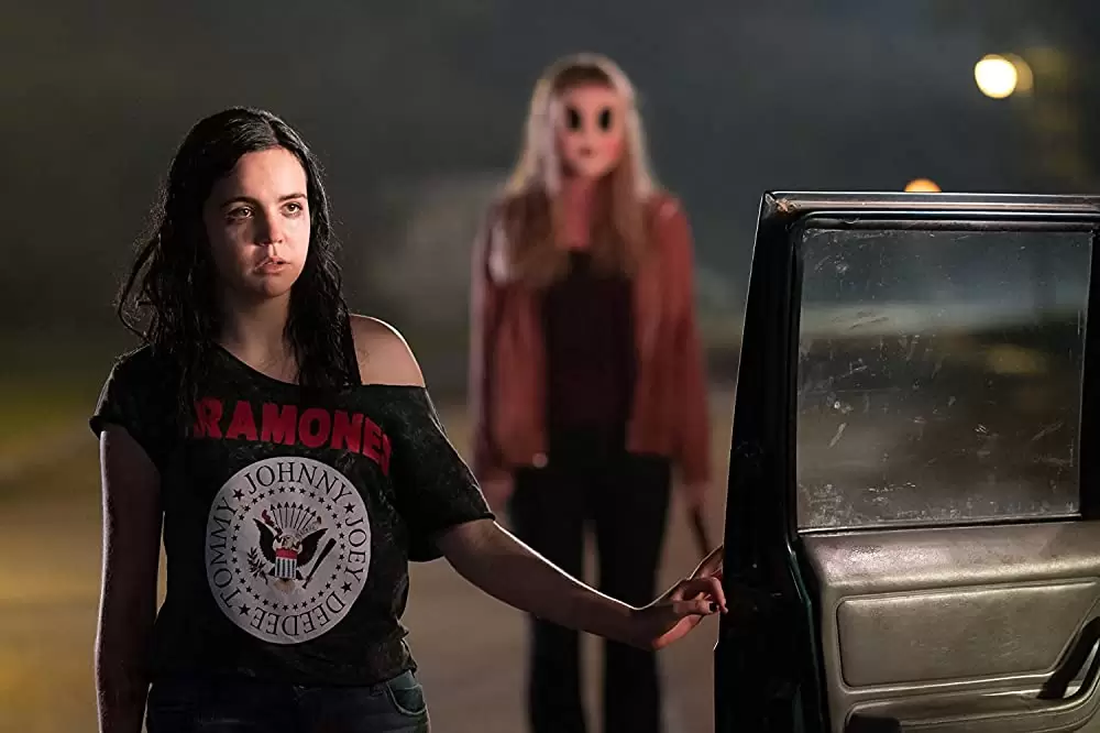 「ストレンジャーズ 地獄からの訪問者」ベイリー・マディソン & Emma Bellomyの画像