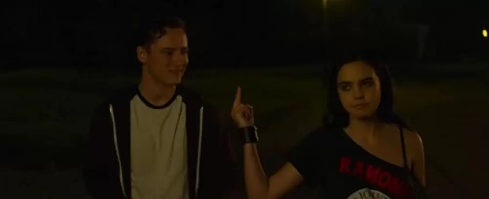 「ストレンジャーズ 地獄からの訪問者」ベイリー・マディソン & ルイス・プルマンの画像