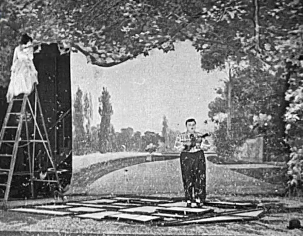 デブの舞台裏の画像