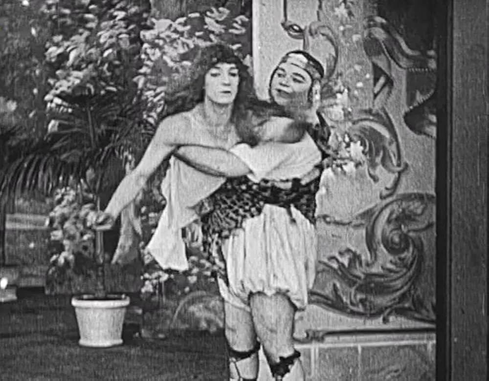 デブの舞台裏の画像