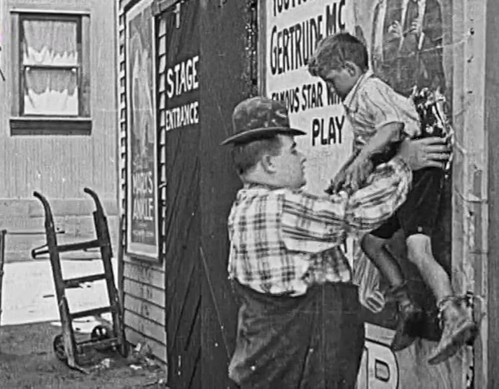 デブの舞台裏の画像