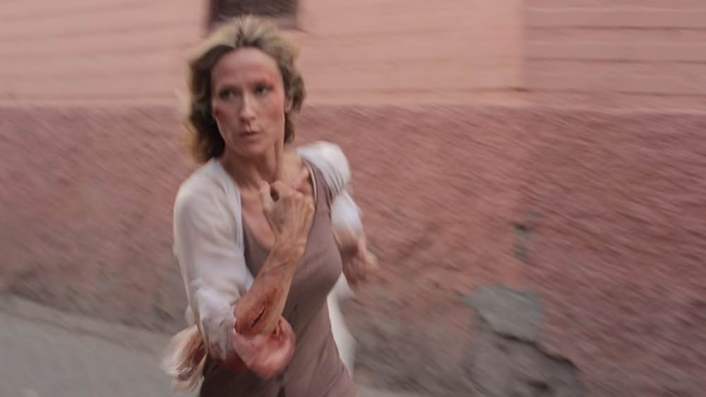 ３時間／THREE HOURSの画像