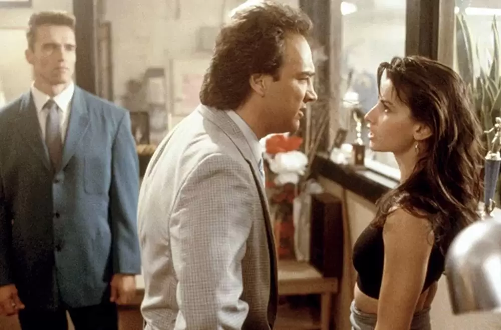 「レッドブル」ジーナ・ガーション & アーノルド・シュワルツェネッガー & ジェームズ・ベルーシの画像