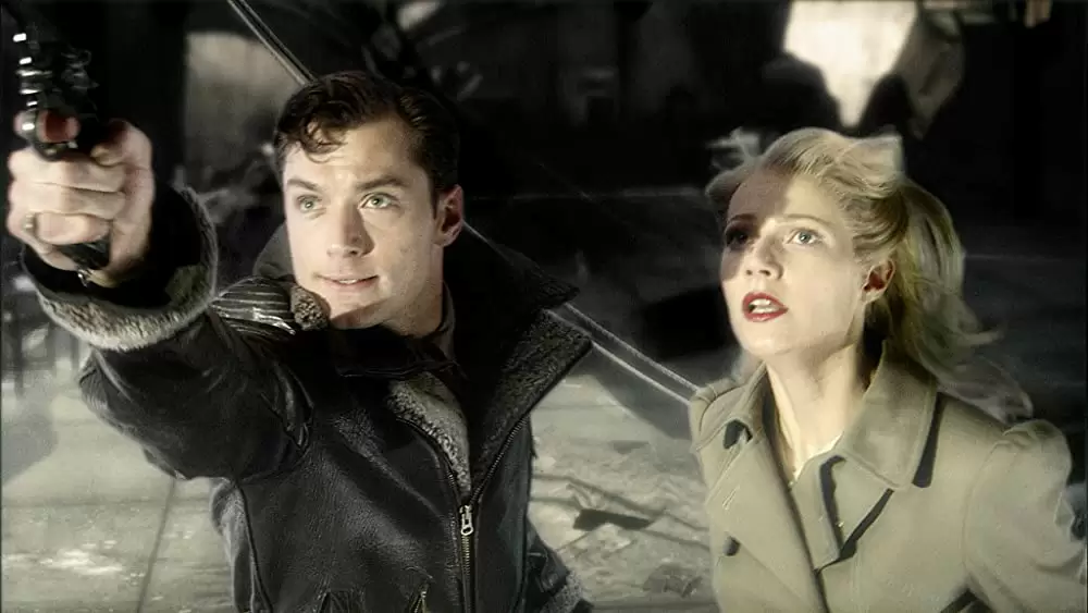 「スカイキャプテン ワールド・オブ・トゥモロー」ジュード・ロウ & グウィネス・パルトロウの画像