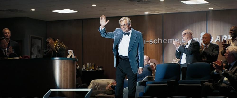 裸の銃を持つ男の画像