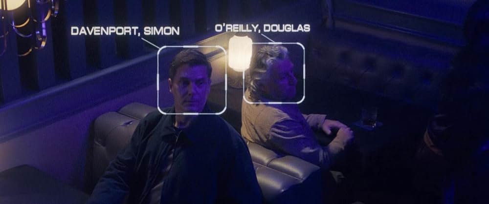 裸の銃を持つ男の画像