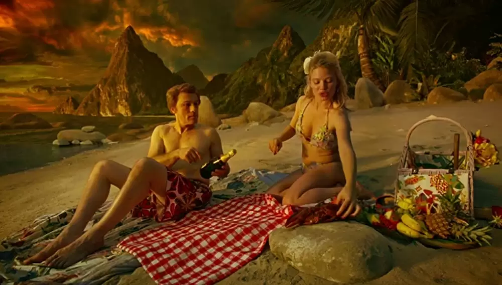 「ゼロの未来」クリストフ・ワルツ & リリー・コールの画像