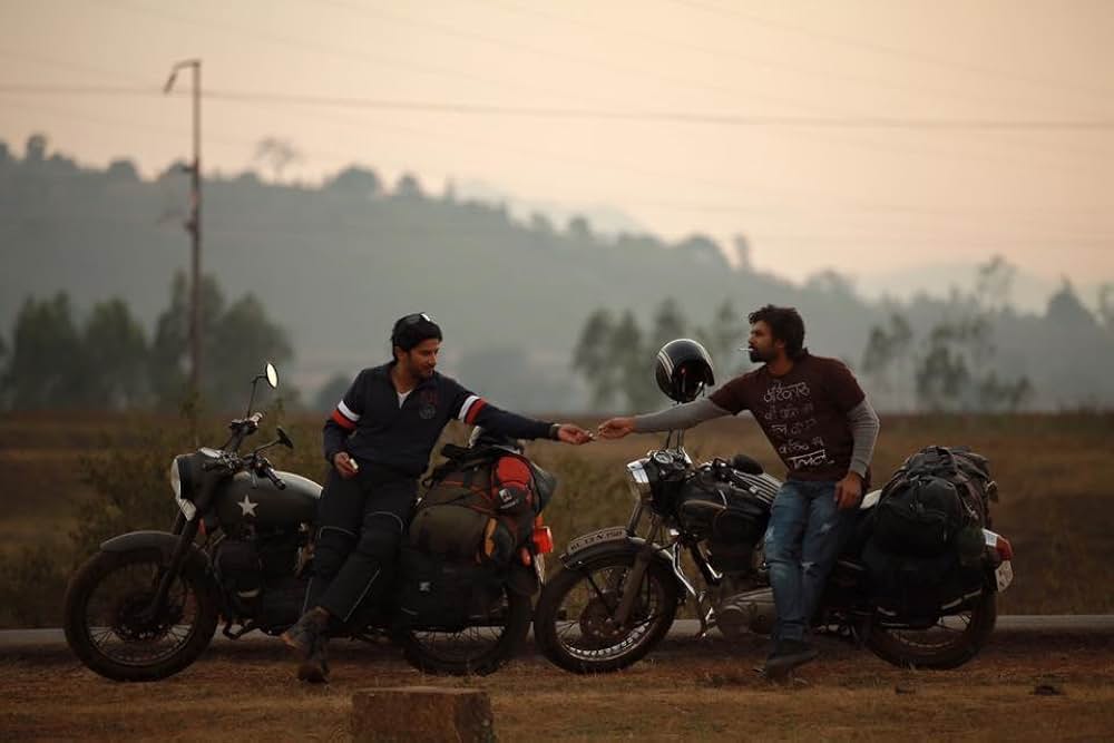 青い空、碧の海、真っ赤な大地の画像