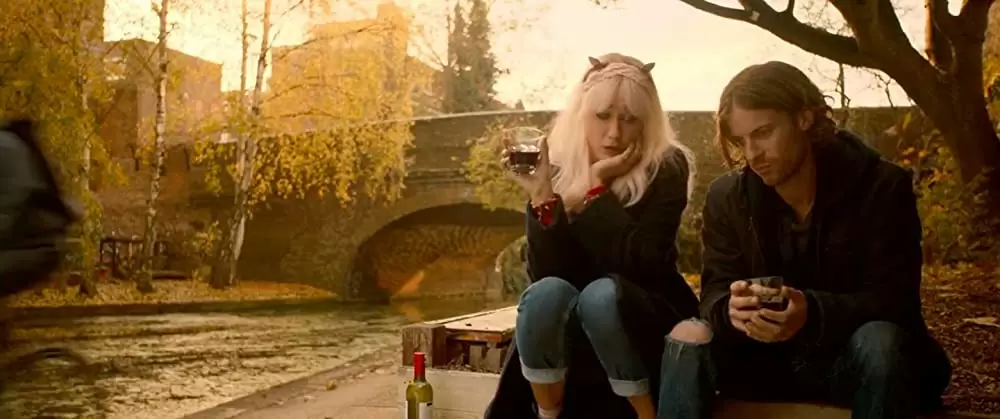 「ボブという名の猫 幸せのハイタッチ」ルーク・トレッダウェイ & ルタ・ゲドミンタスの画像