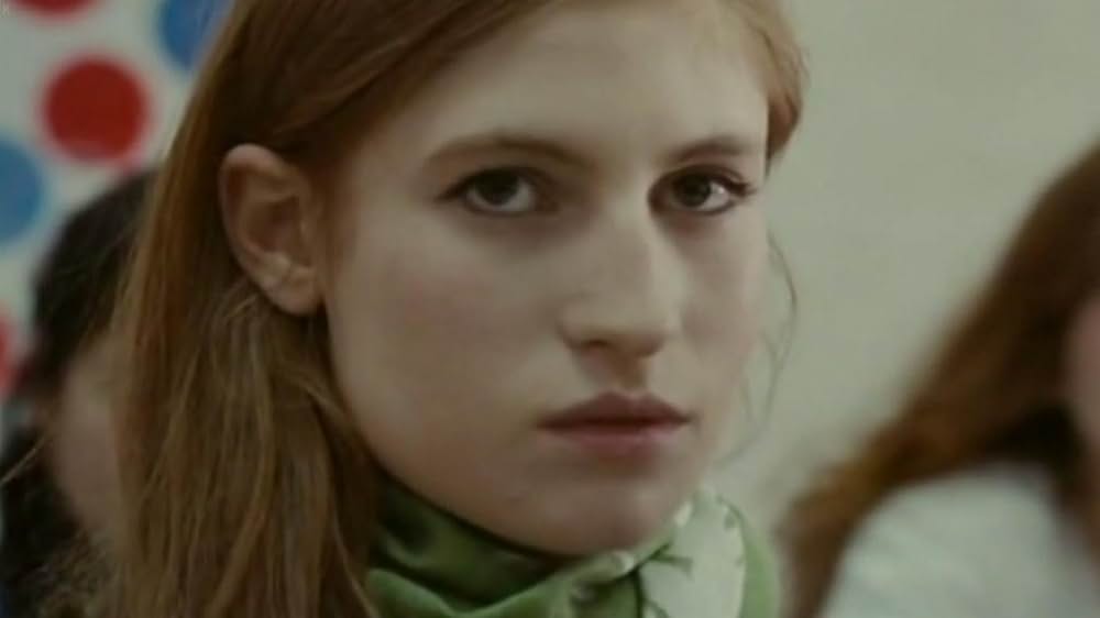 海に浮かぶ小瓶の写真