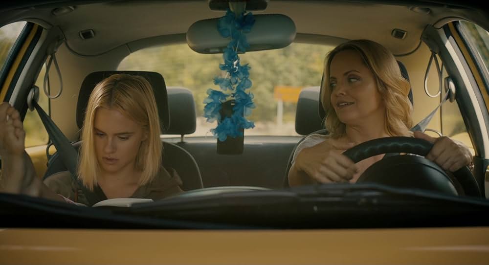 What Lies Below（原題）の画像