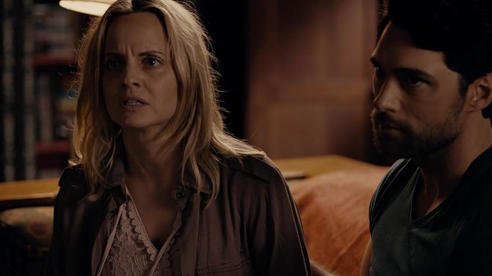 What Lies Below（原題）の画像