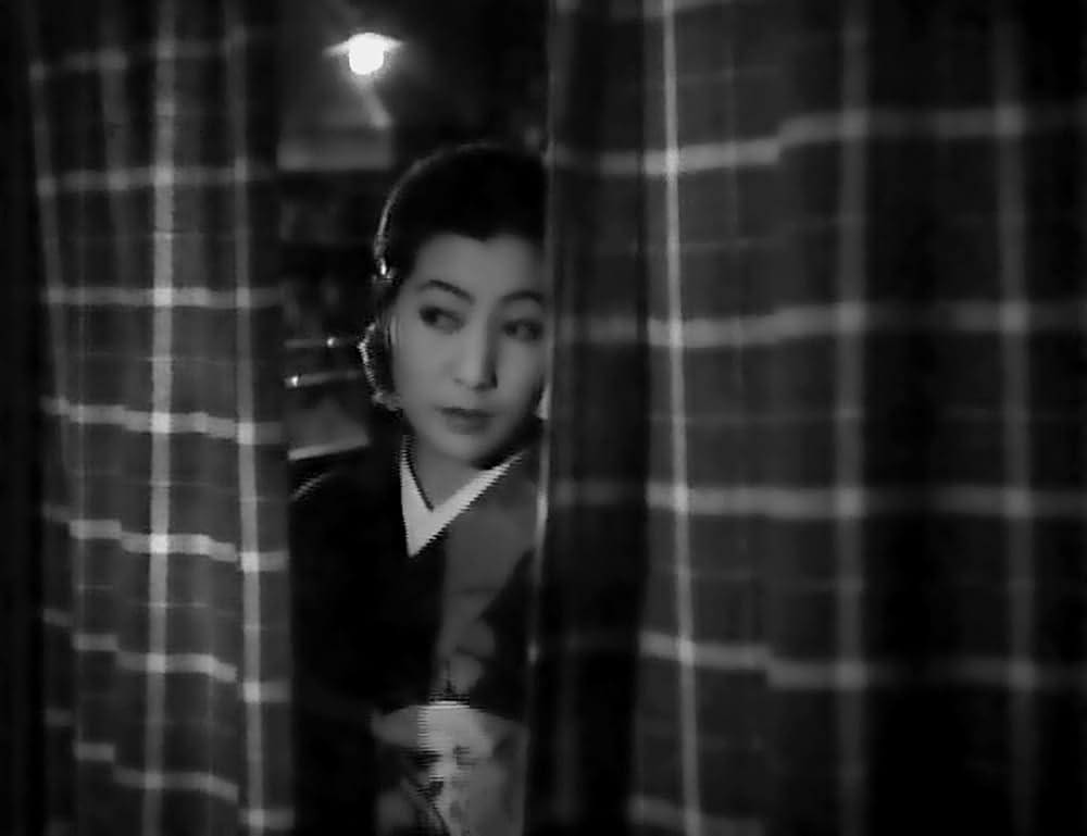 朝の並木路の画像