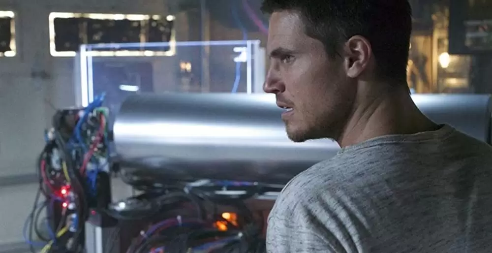 「ARQ 時の牢獄」ロビー・アメルの画像