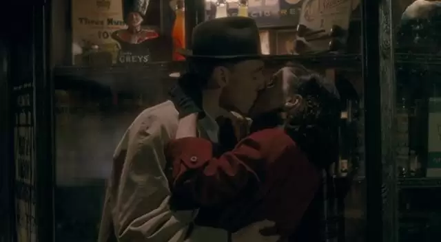 「愛情は深い海の如く」レイチェル・ワイズ & トム・ヒドルストンの画像