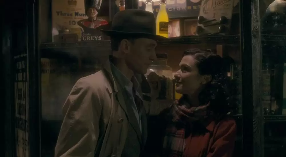 「愛情は深い海の如く」レイチェル・ワイズ & トム・ヒドルストンの画像