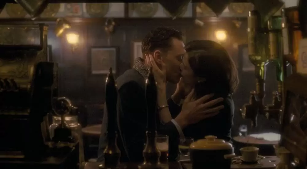 「愛情は深い海の如く」レイチェル・ワイズ & トム・ヒドルストンの画像