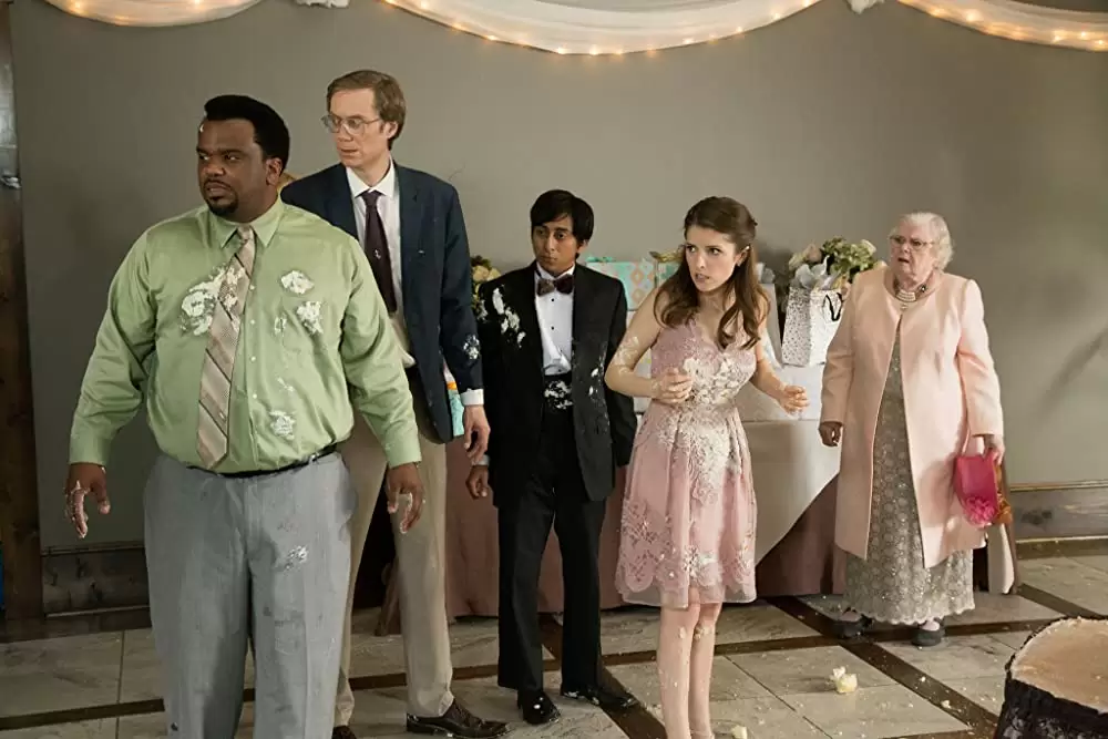 「ウェディング・テーブル」アナ・ケンドリック & スティーブン・マーチャント & クレイグ・ロビンソン & ジューン・スキッブ & トニー・レボロリの画像