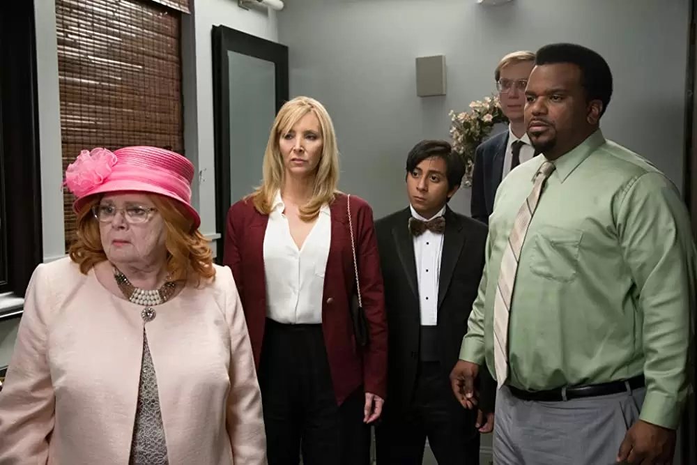 「ウェディング・テーブル」リサ・クドロー & スティーブン・マーチャント & クレイグ・ロビンソン & ジューン・スキッブ & トニー・レボロリの画像