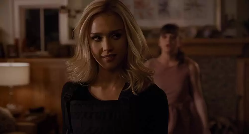 ベアリー・リーサルの画像