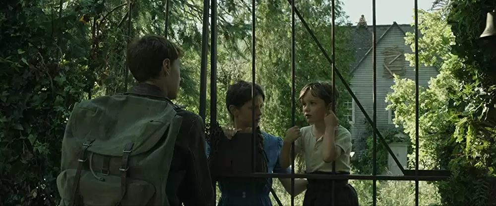 「マローボーン家の掟」ジョージ・マッケイ & ミア・ゴスの画像