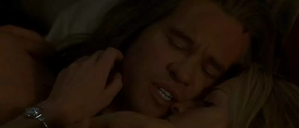 「セイント」バル・キルマー & エリザベス・シューの画像