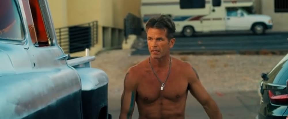 「ホワイトシャーク 湖の水面の下に」の画像