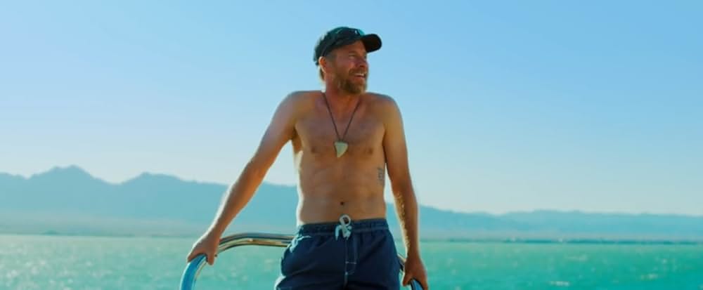 「ホワイトシャーク 湖の水面の下に」の画像