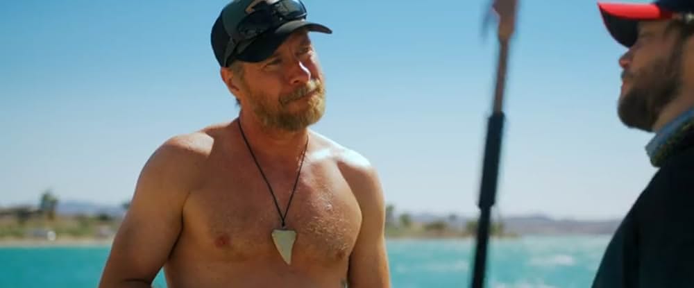 「ホワイトシャーク 湖の水面の下に」の画像