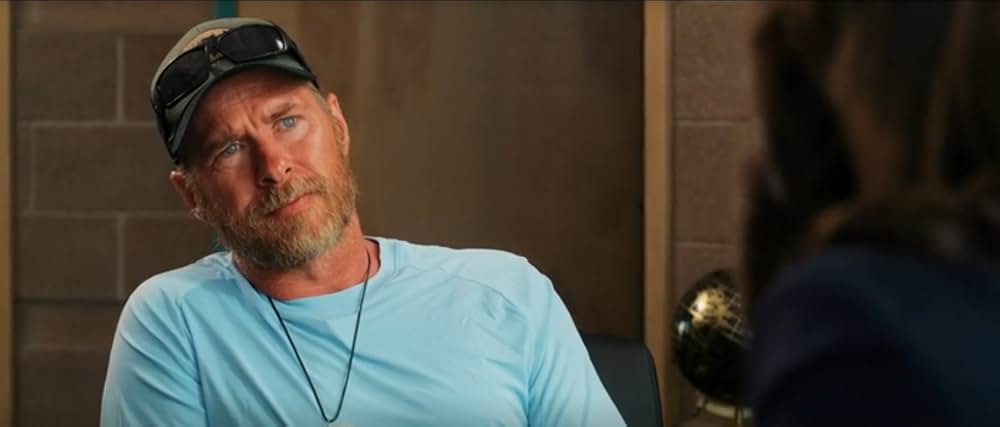 「ホワイトシャーク 湖の水面の下に」の画像