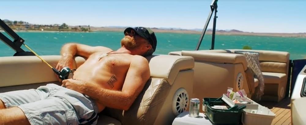 「ホワイトシャーク 湖の水面の下に」の画像