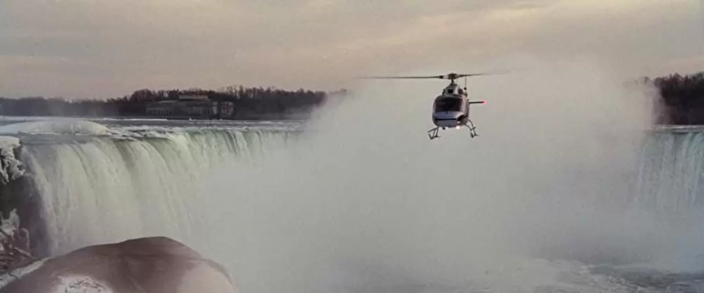 ロング・キス・グッドナイトの画像